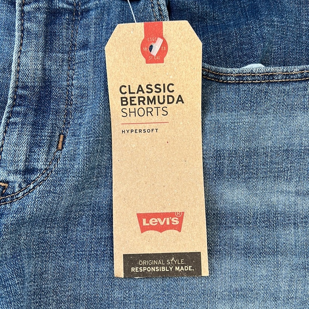 Levi’s Classic Bermuda Shorts (size 4/27) - Picture 4 of 6